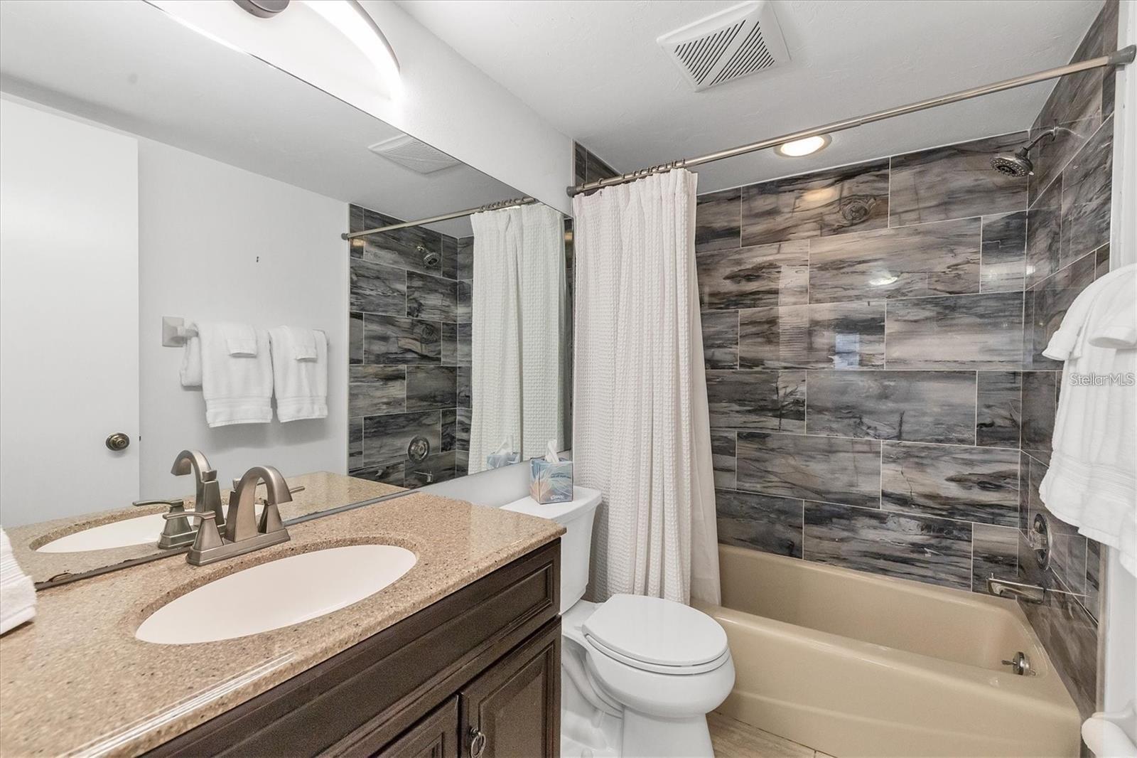 HARBOUR TOWNE - Residential Lease