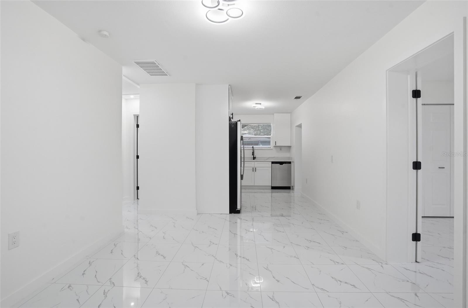 8206 N HILLSBOROUGH LANE