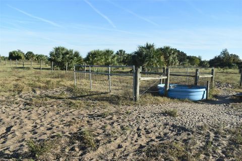 Tiny photo for 13800 County Road 450, Umatilla, FL 32784 (MLS # L4960577)
