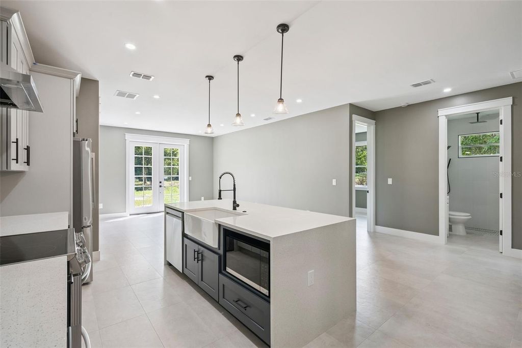 Photo of 420 E 10th Street, Apopka, FL 32703 (MLS # O6401303)