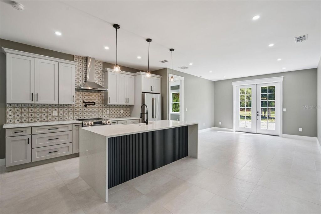 Photo of 420 E 10th Street, Apopka, FL 32703 (MLS # O6401303)