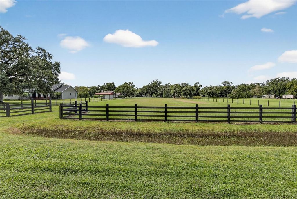 Photo of 4801 Sleepy Hollow Lane, Plant City, FL 33565 (MLS # TB8433492)