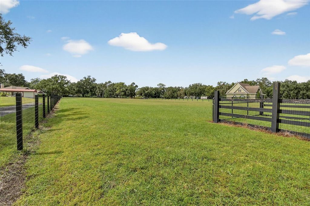 Photo of 4801 Sleepy Hollow Lane, Plant City, FL 33565 (MLS # TB8433492)