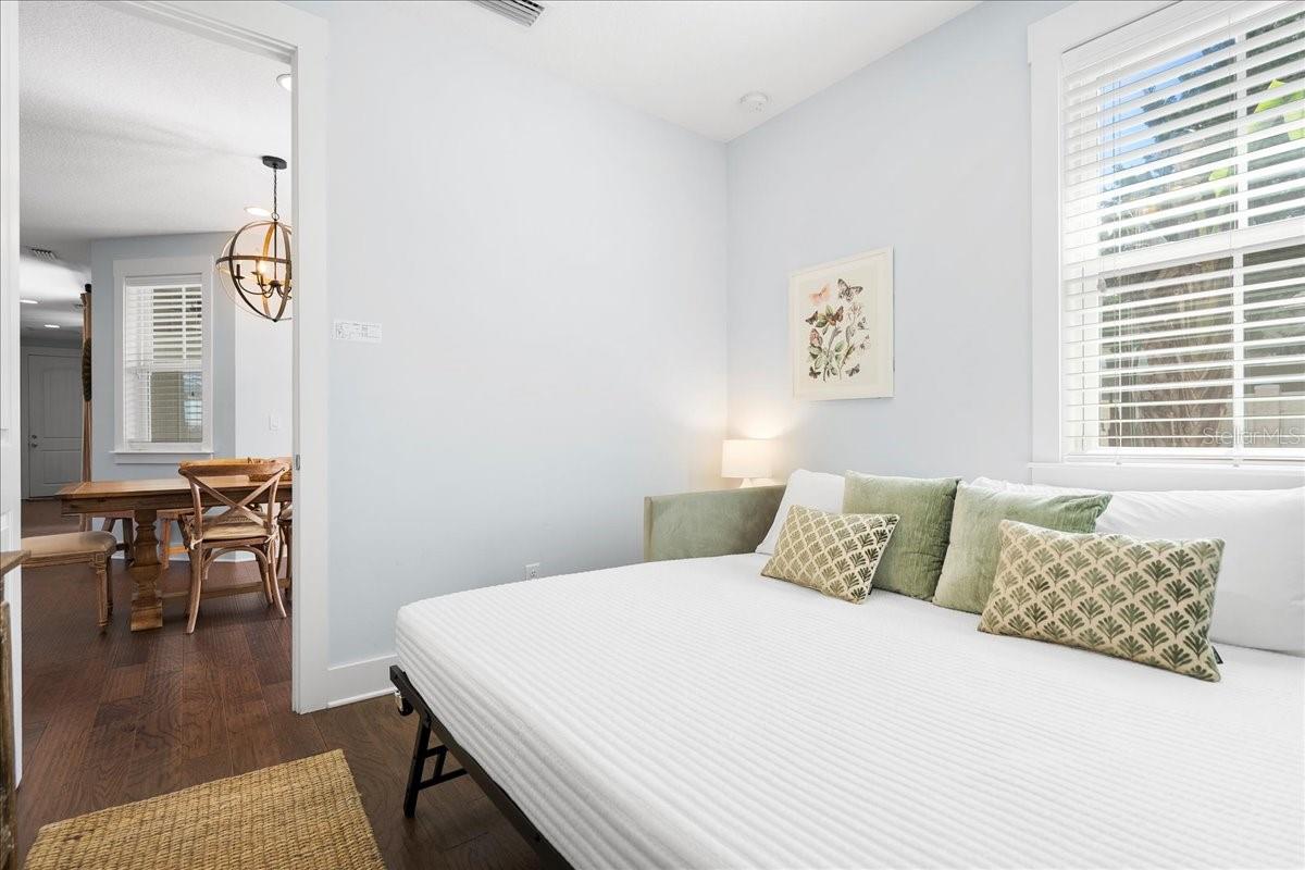 DAVIS SHORES - Residential