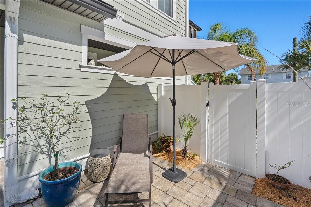 DAVIS SHORES - Residential