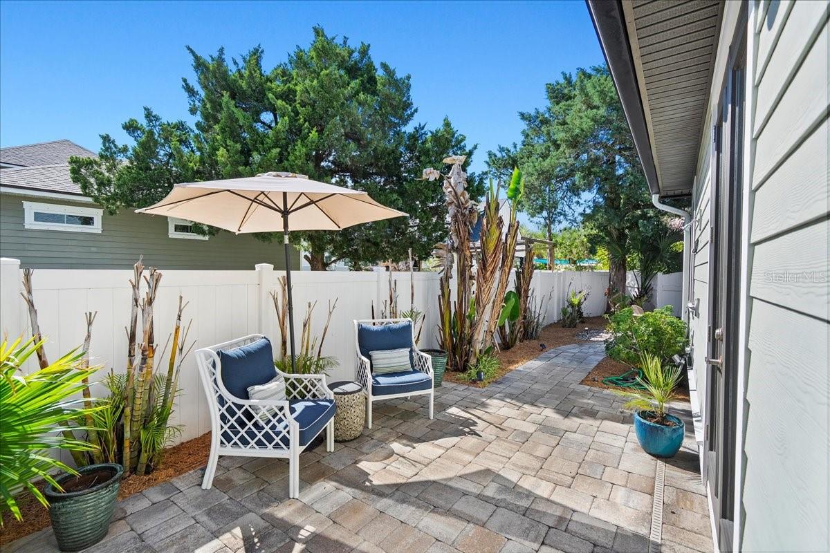DAVIS SHORES - Residential