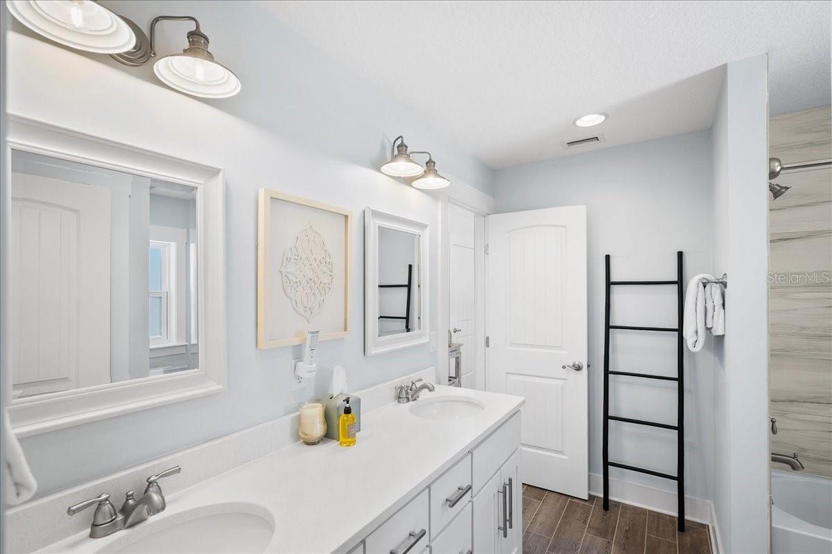 DAVIS SHORES - Residential