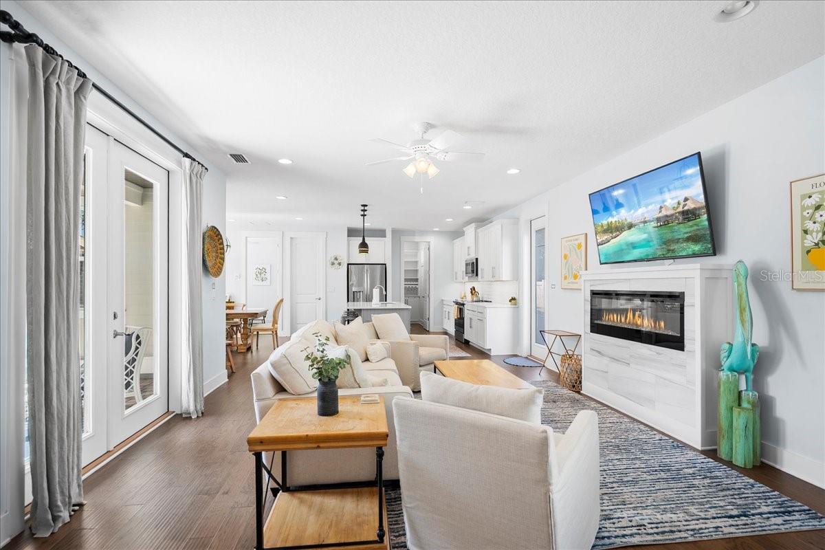 DAVIS SHORES - Residential