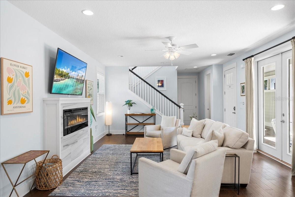 DAVIS SHORES - Residential