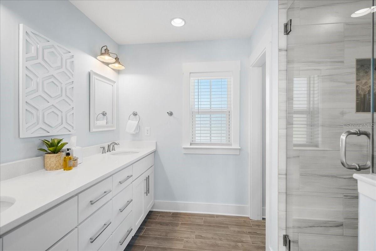 DAVIS SHORES - Residential