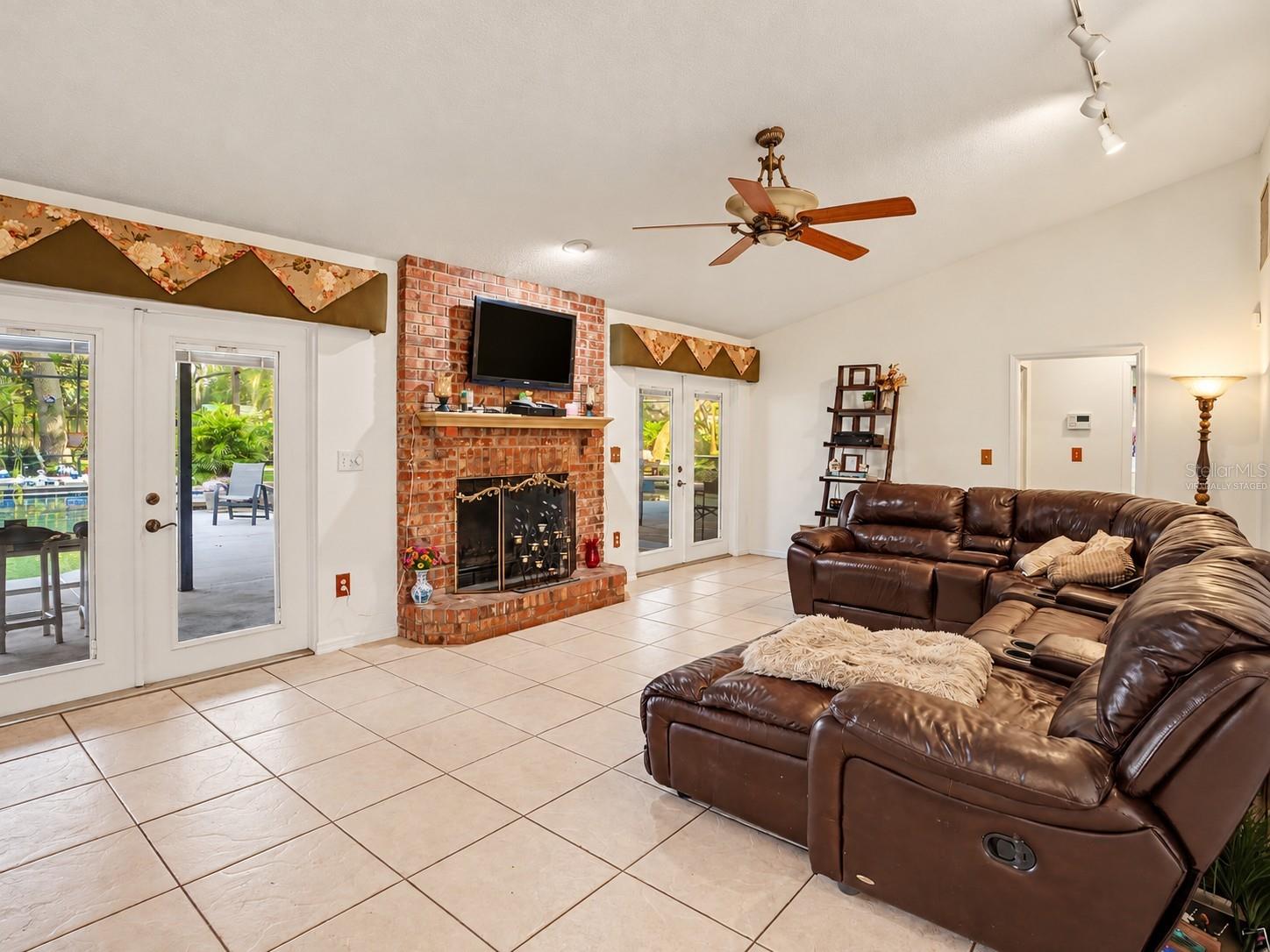 676 MOURNING DOVE CIRCLE