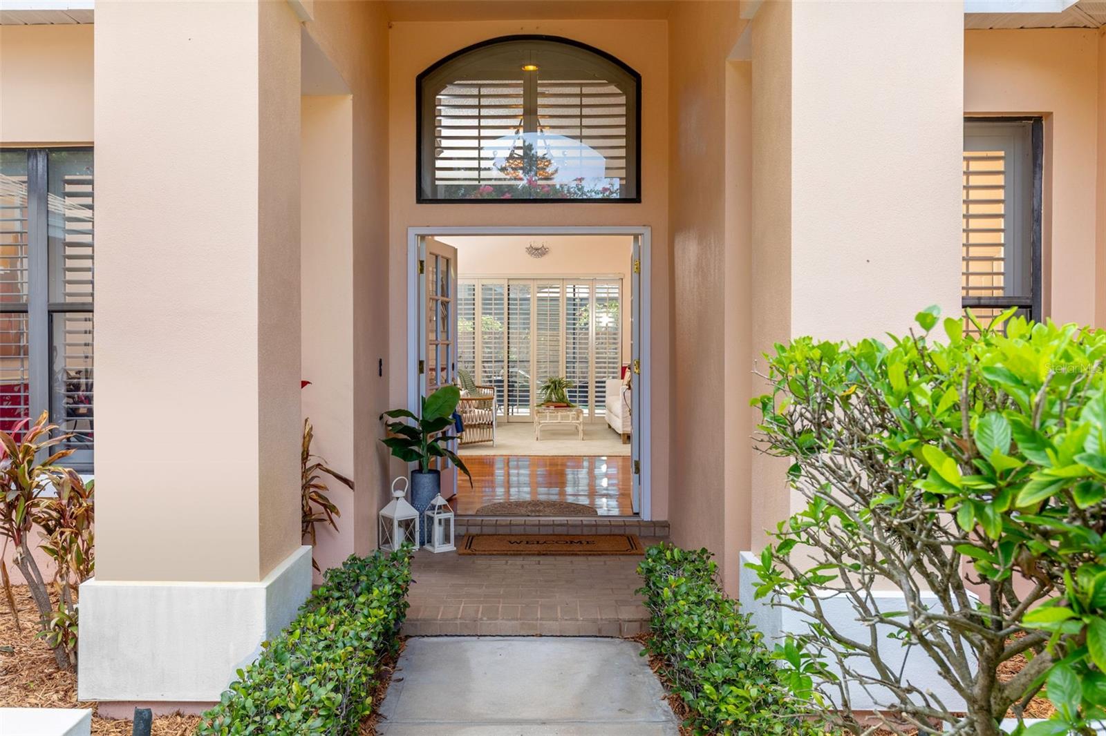 10293 SHADY OAK LANE