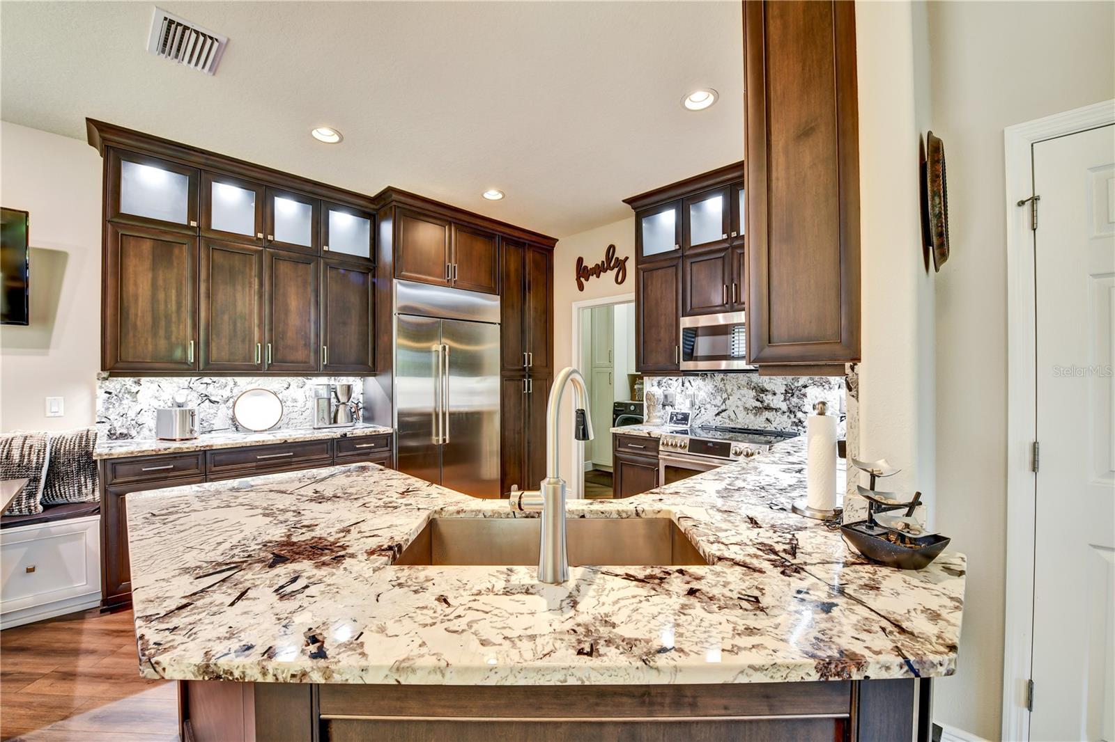 HIDDEN BAYOU TWNHMS - Residential