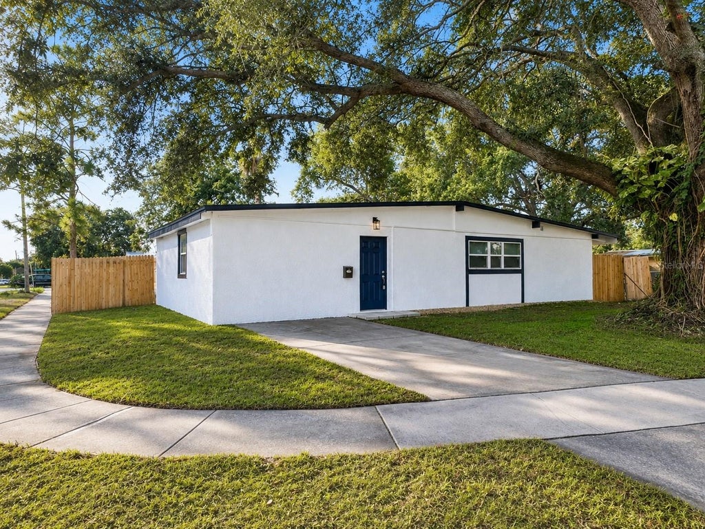 Photo of 7913 Tidewater Trail, Tampa, FL 33619 (MLS # O6433203)
