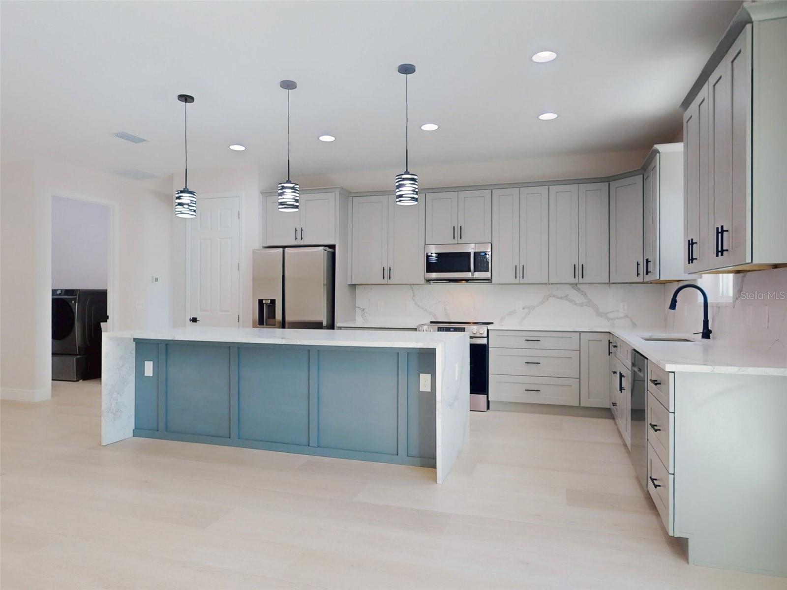 ROLLING HILLS UN FOUR - Residential