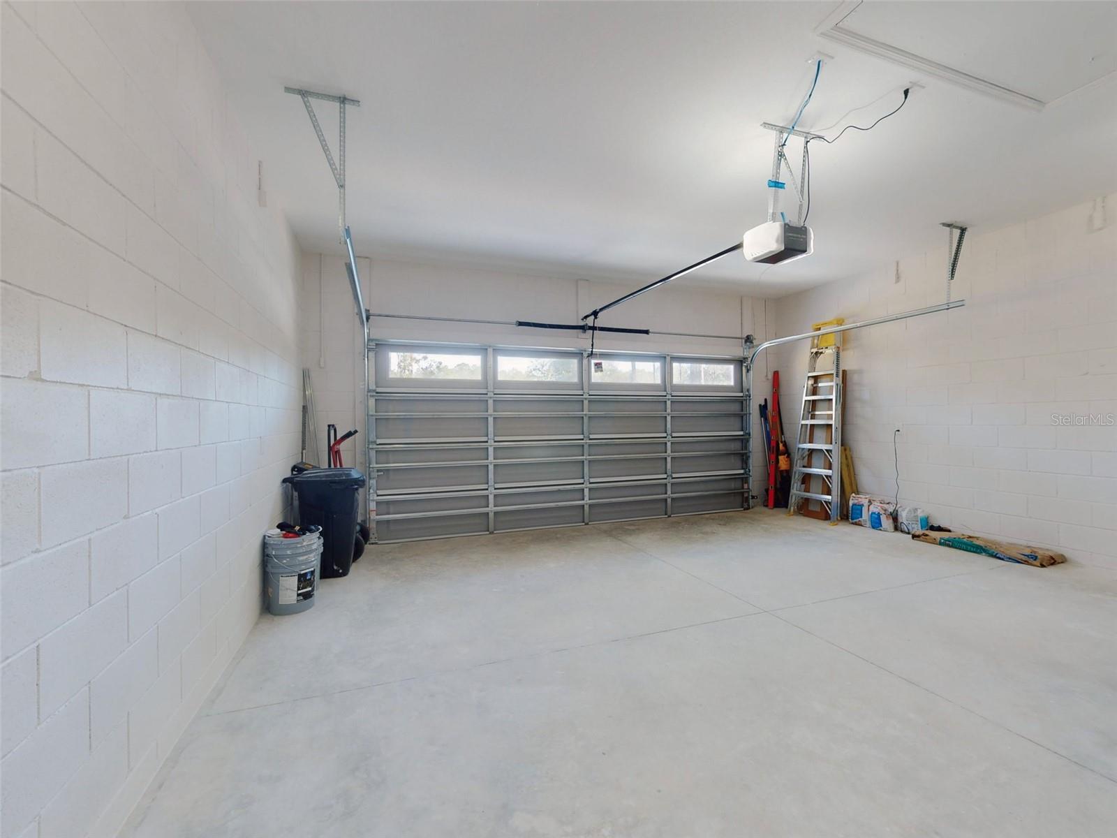 ROLLING HILLS UN FOUR - Residential