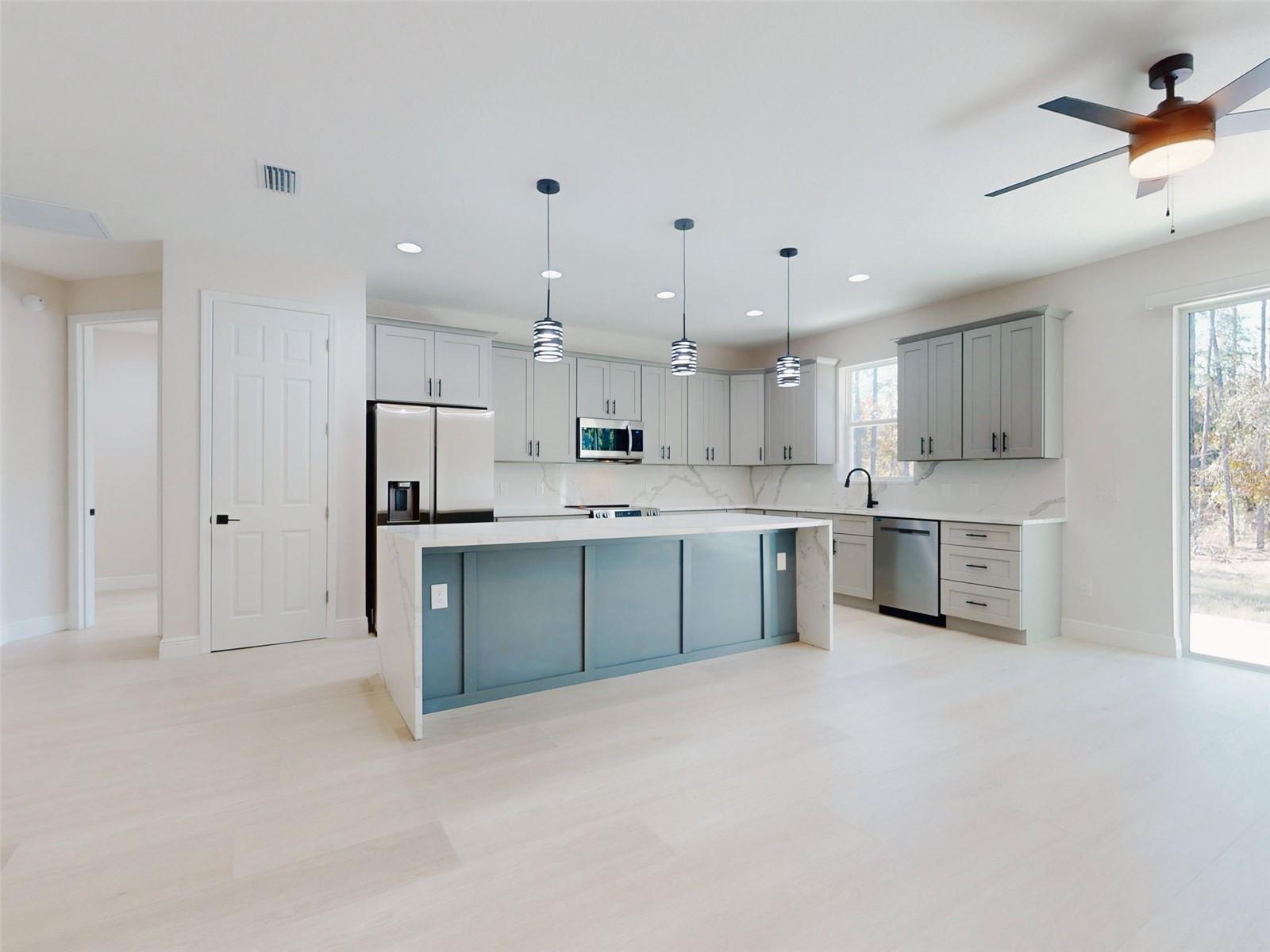 ROLLING HILLS UN FOUR - Residential