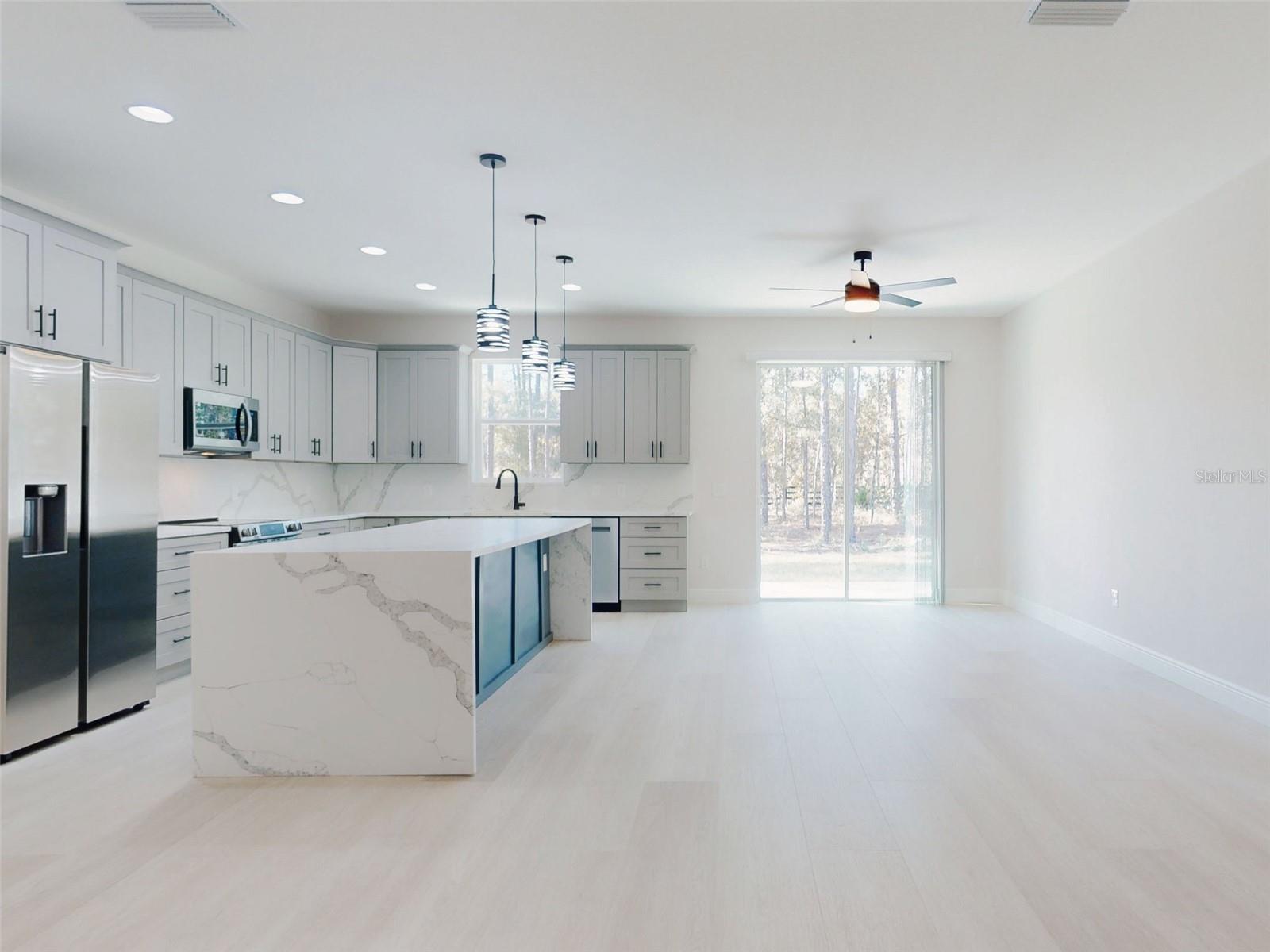 ROLLING HILLS UN FOUR - Residential