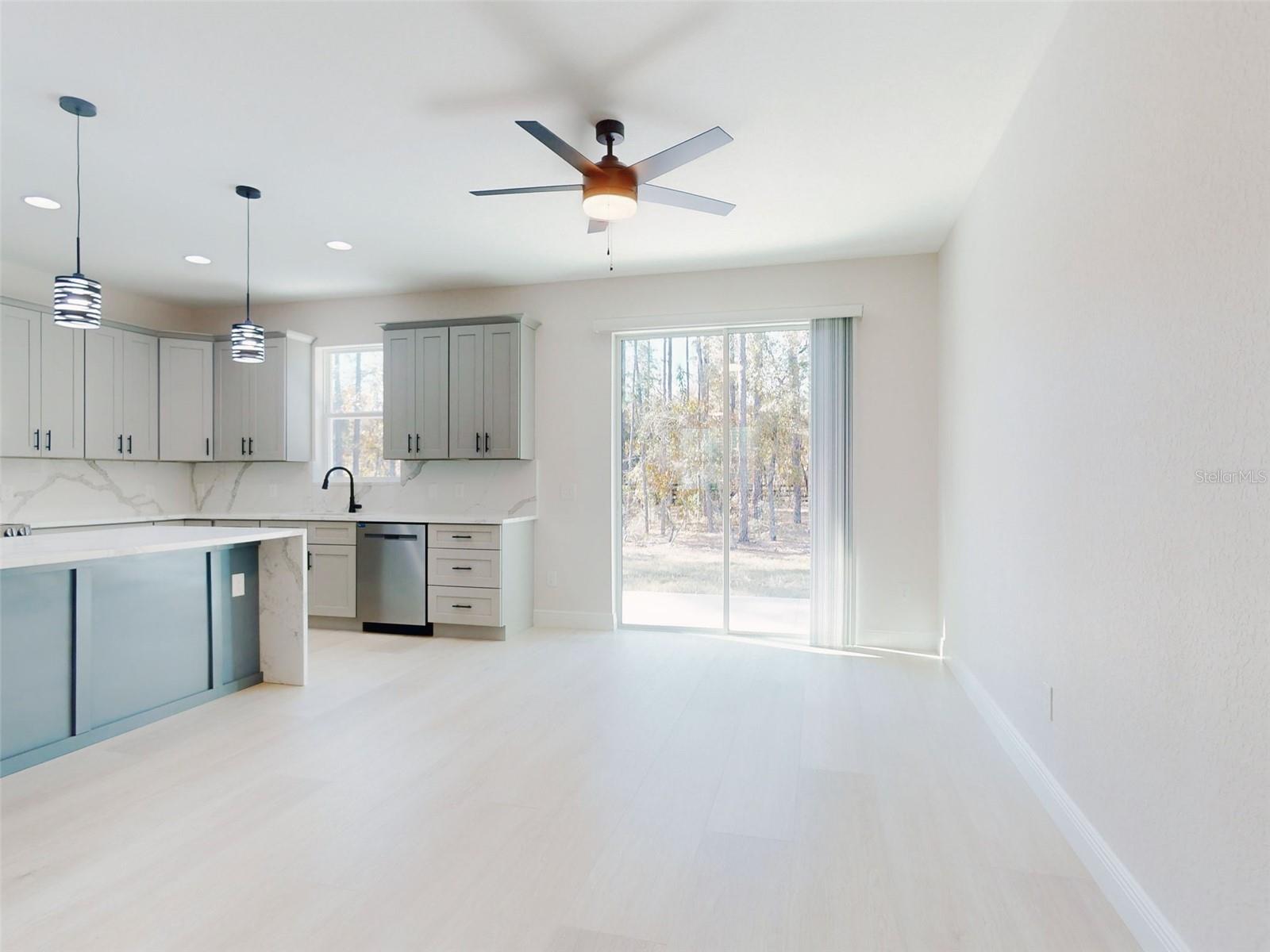 ROLLING HILLS UN FOUR - Residential