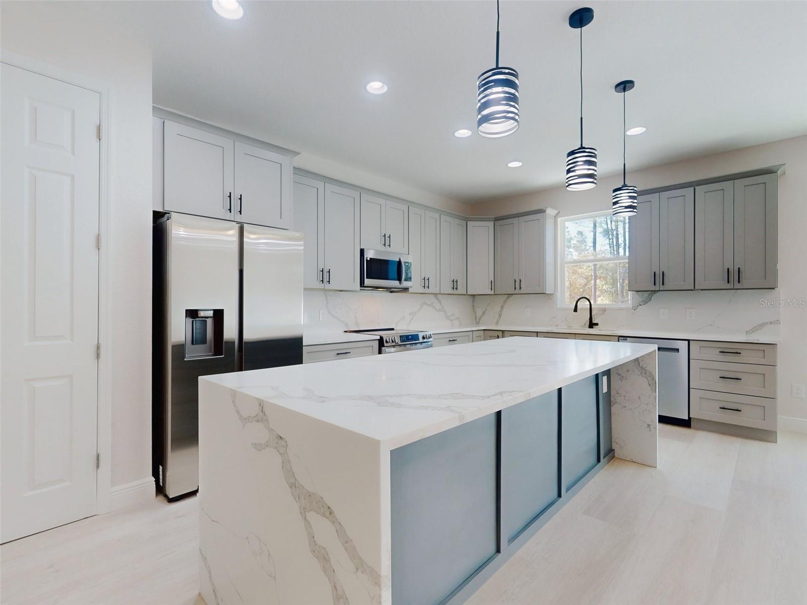 ROLLING HILLS UN FOUR - Residential