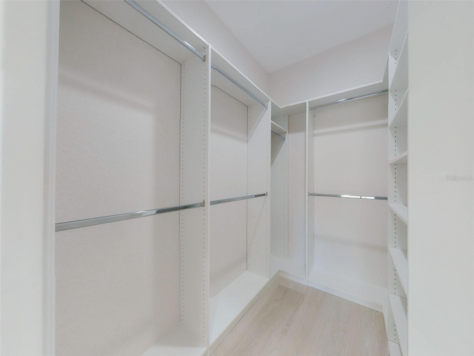 ROLLING HILLS UN FOUR - Residential