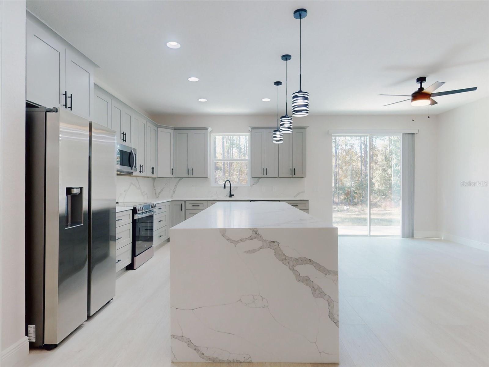 ROLLING HILLS UN FOUR - Residential