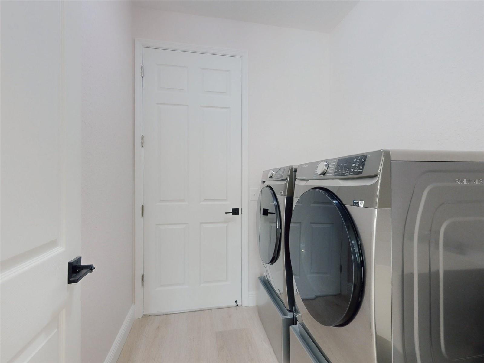 ROLLING HILLS UN FOUR - Residential