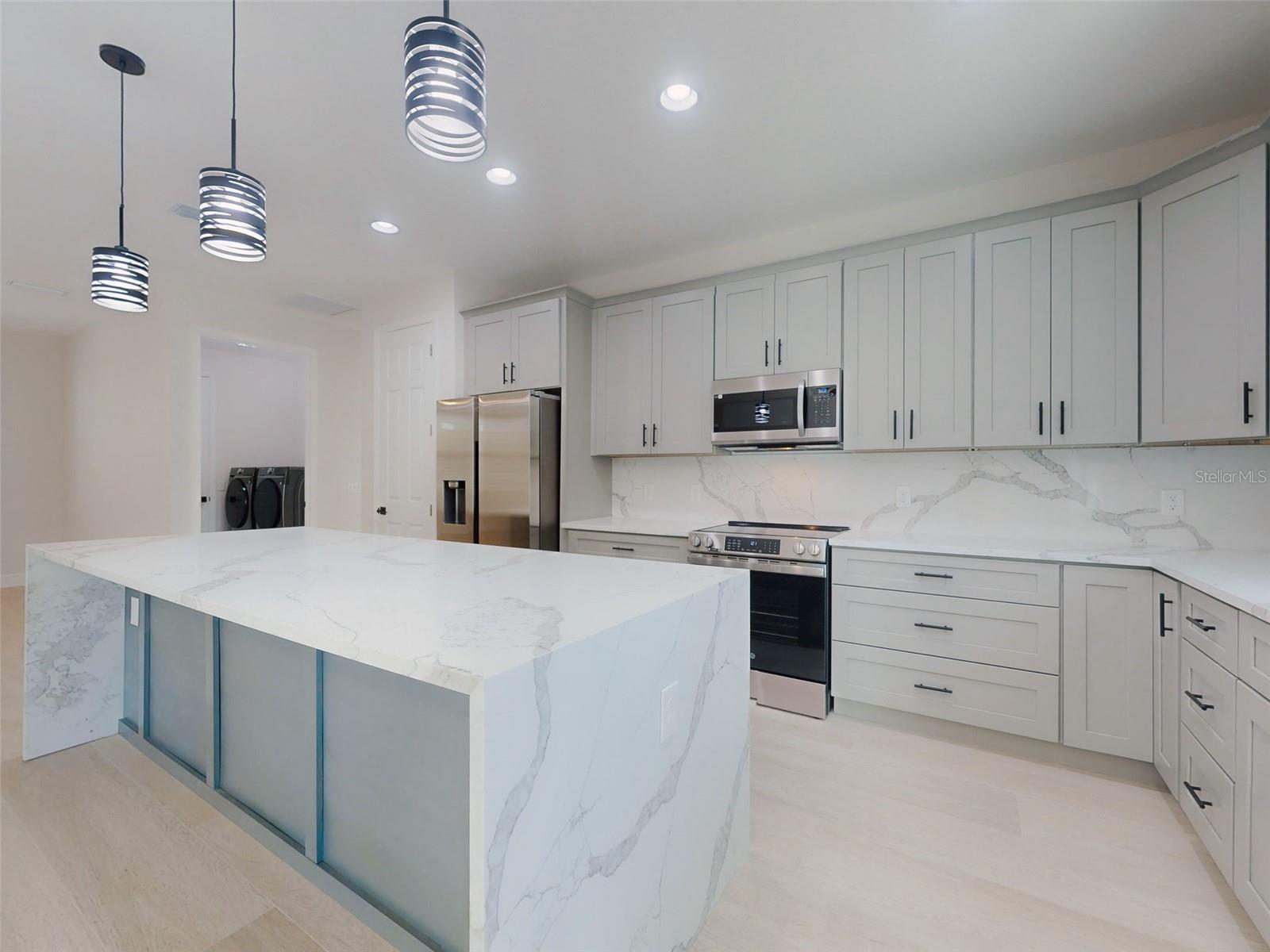 ROLLING HILLS UN FOUR - Residential