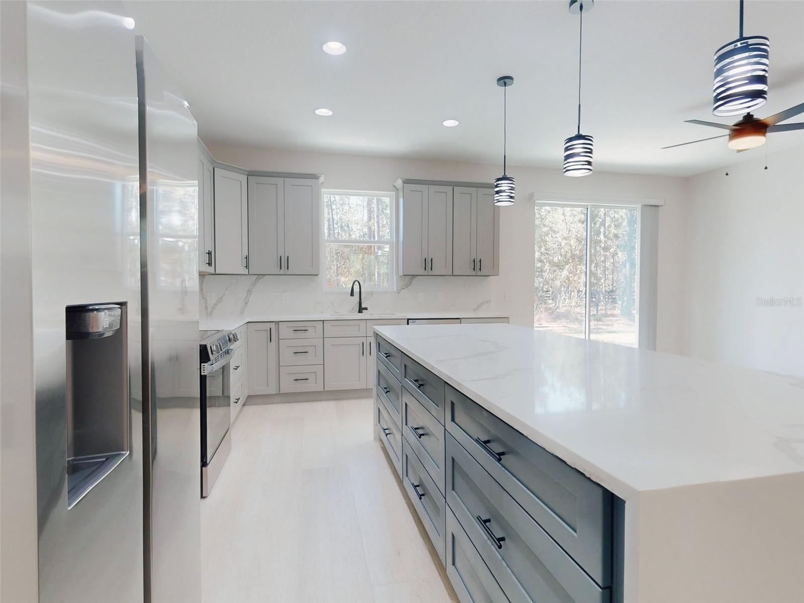 ROLLING HILLS UN FOUR - Residential