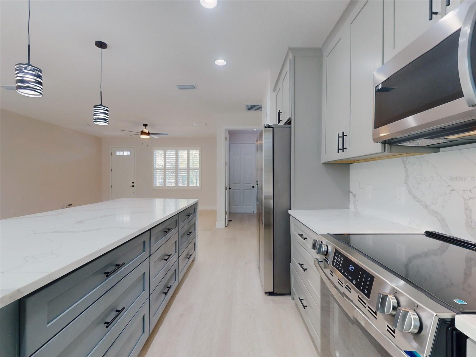 ROLLING HILLS UN FOUR - Residential