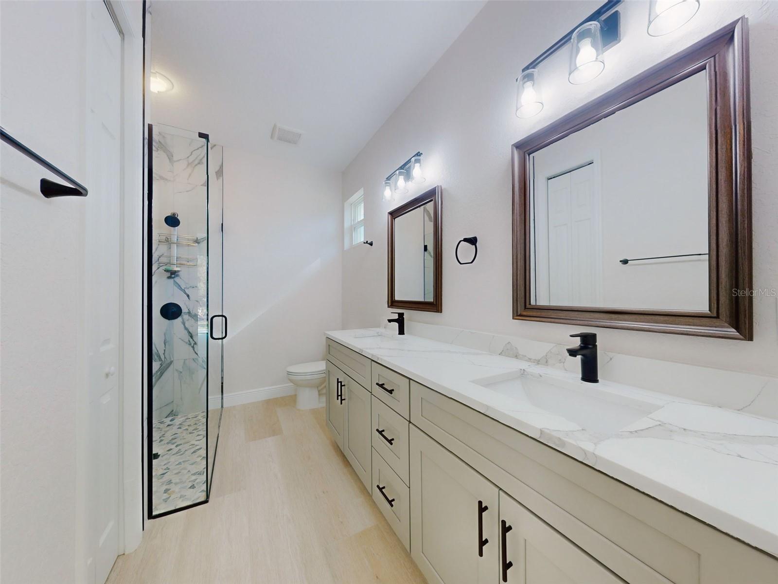 ROLLING HILLS UN FOUR - Residential