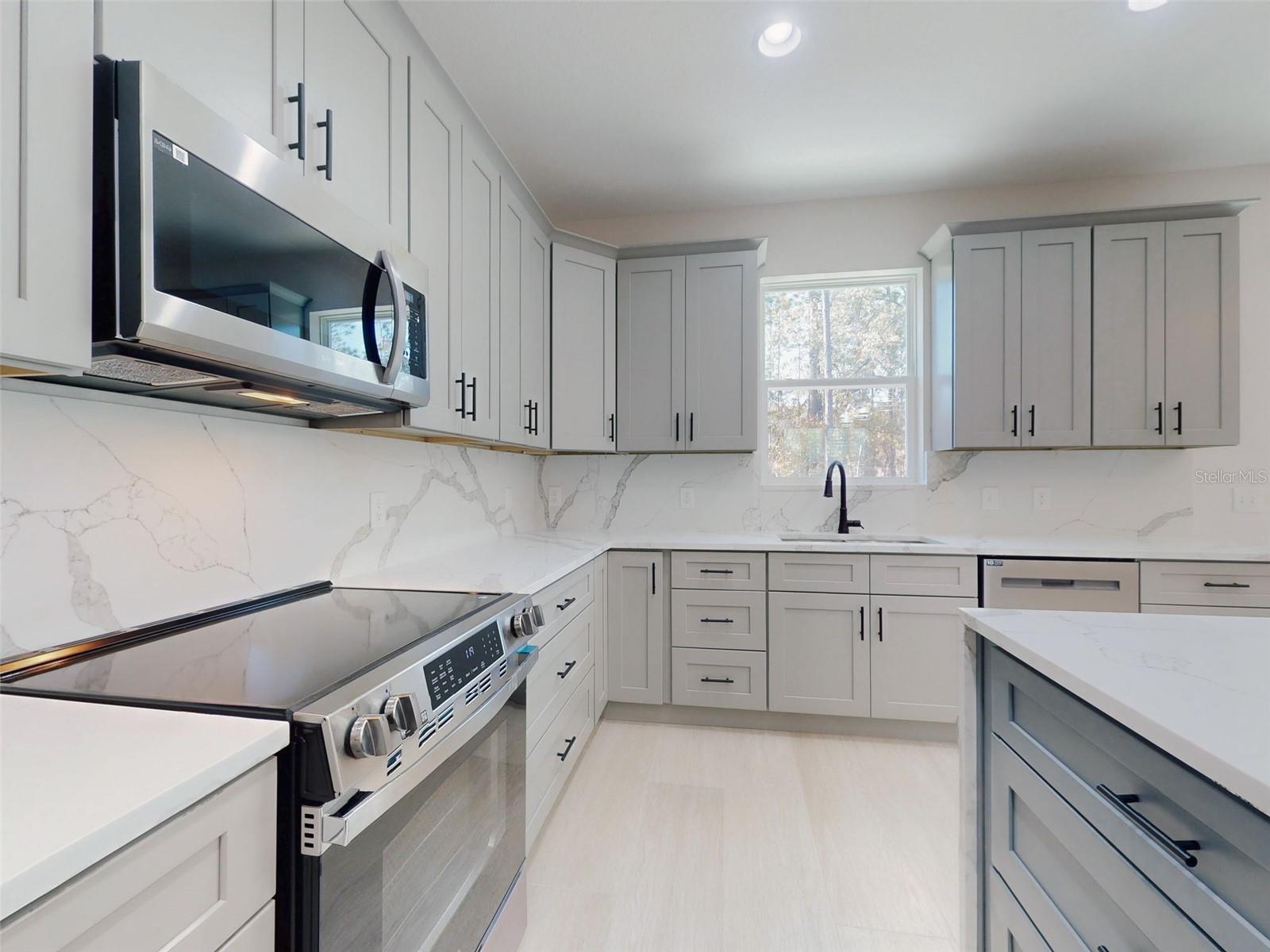 ROLLING HILLS UN FOUR - Residential