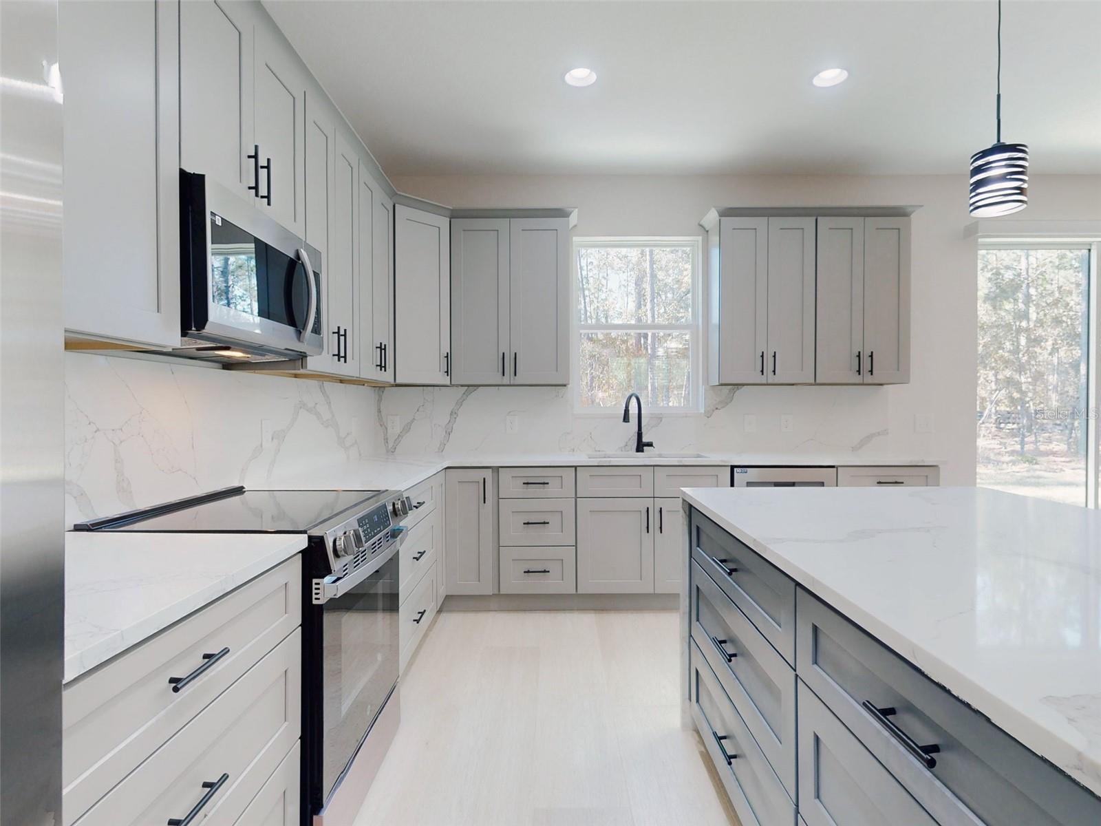 ROLLING HILLS UN FOUR - Residential