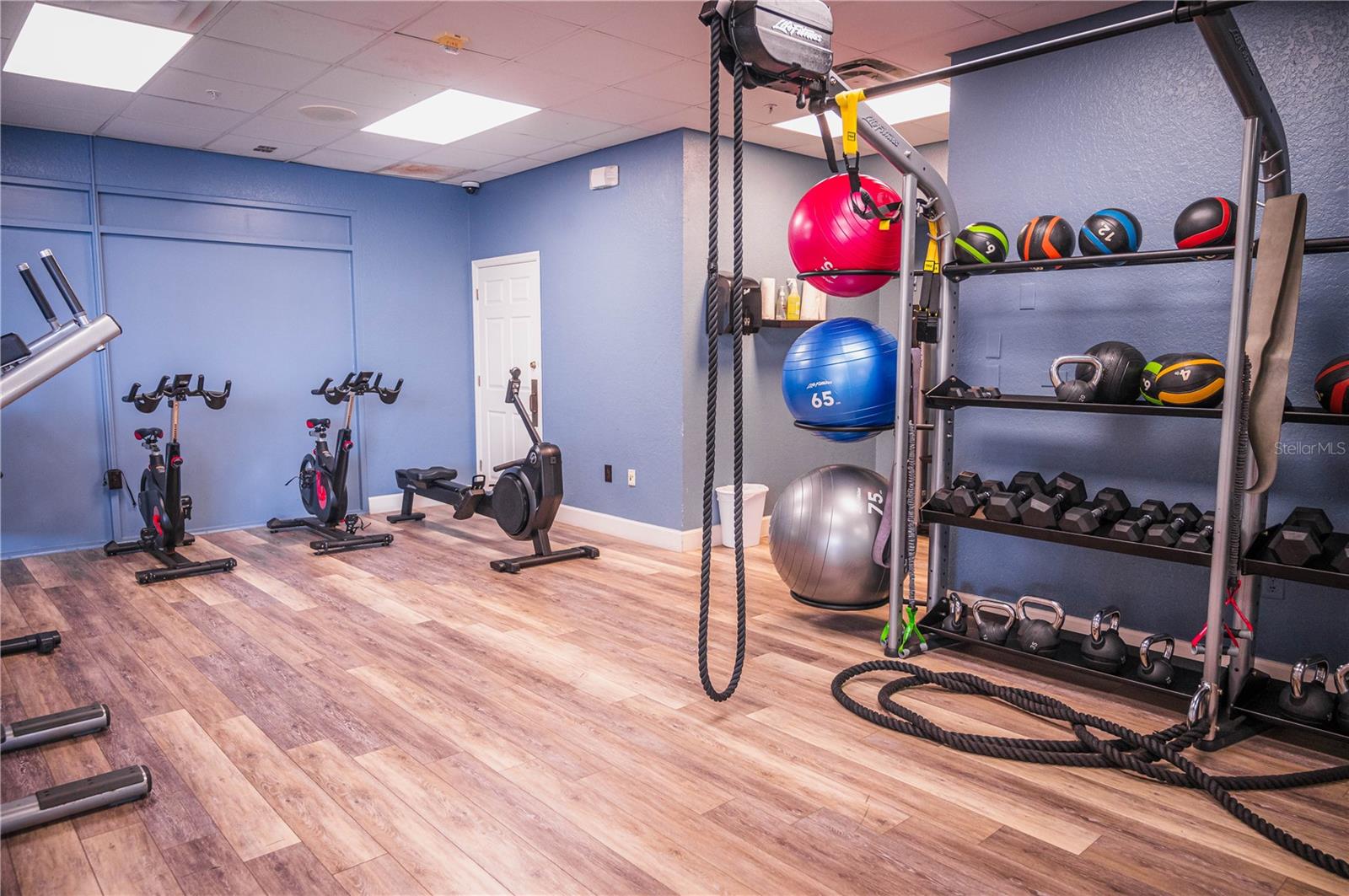 CENTRE COURT RIDGE CONDO PH 4 BLDG D - Residential