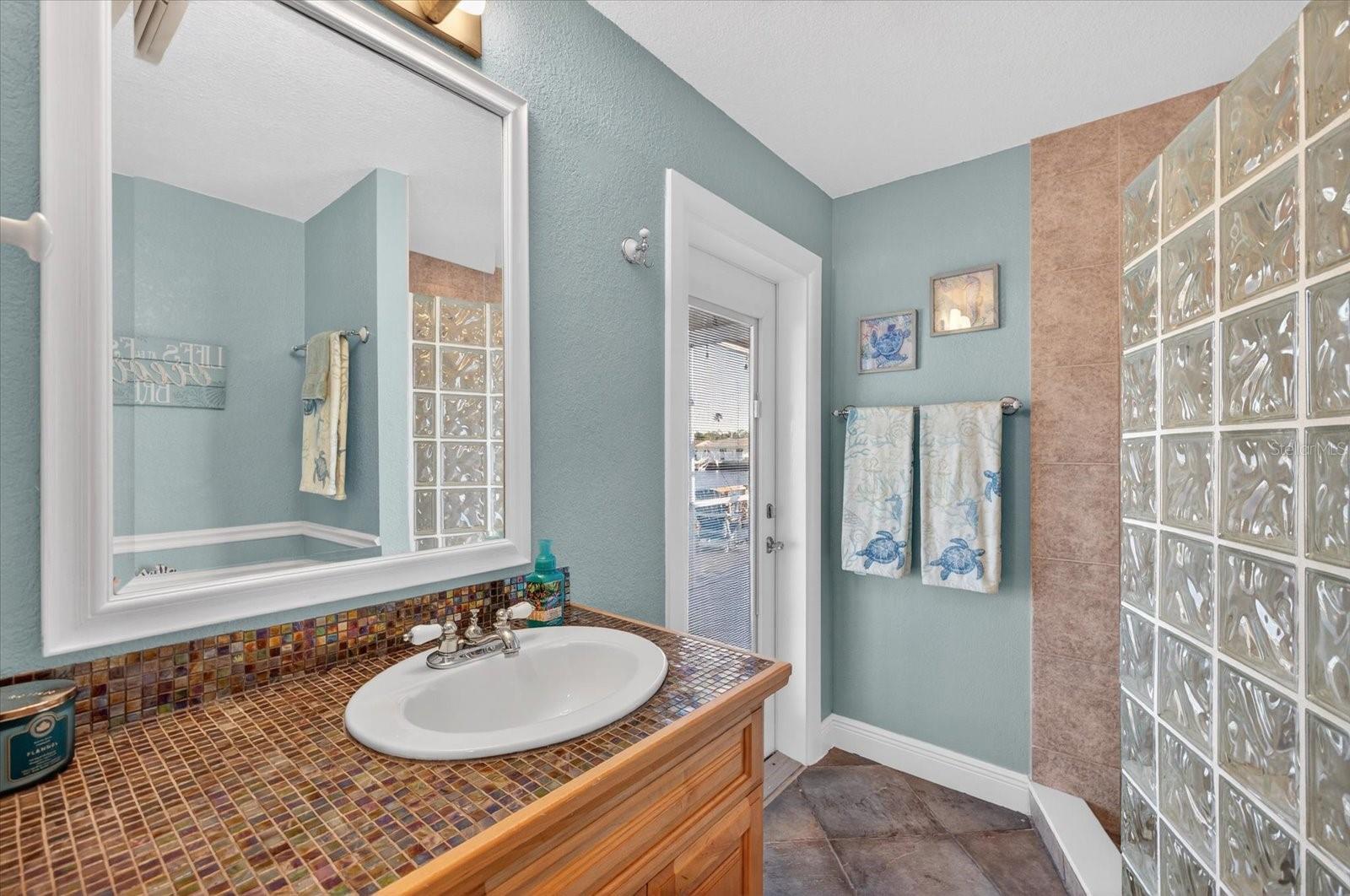 FLOR A MAR - Residential