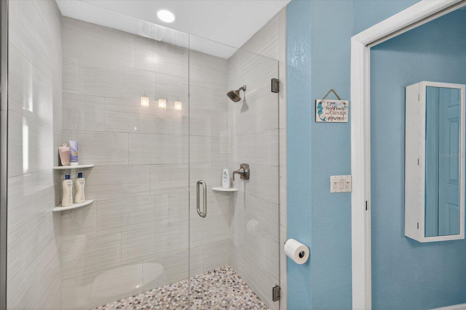 FLOR A MAR - Residential