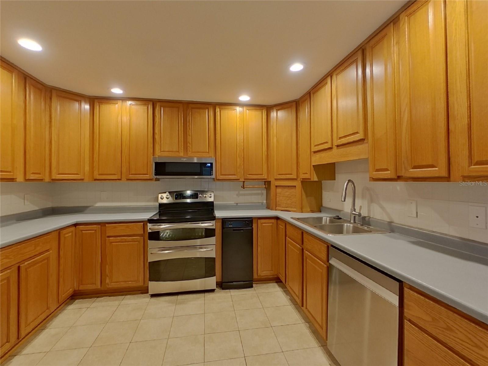 TAMPA DOWNS HEIGHTS - Residential Lease