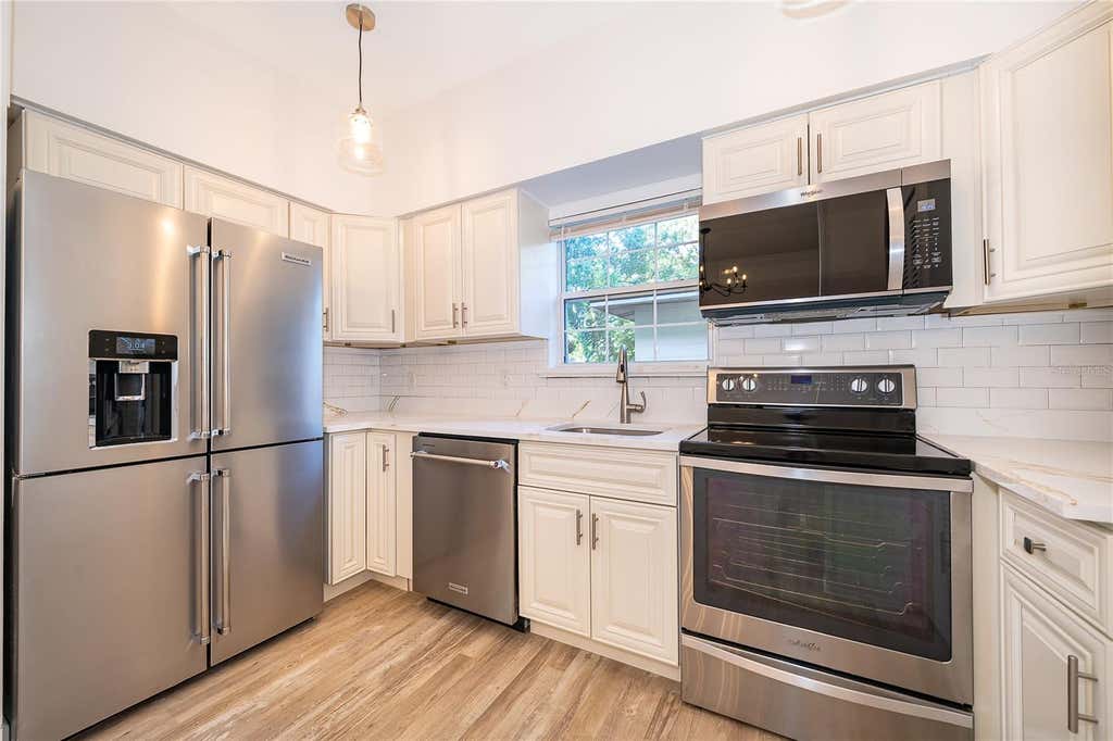 Photo of 224 Emory Place, Orlando, FL 32804 (MLS # O6418094)