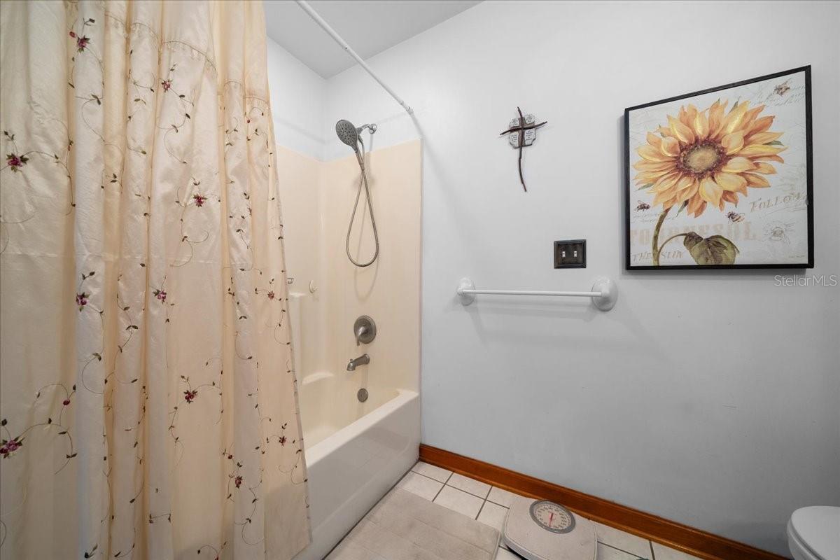 RESIDENTIAL - Residential