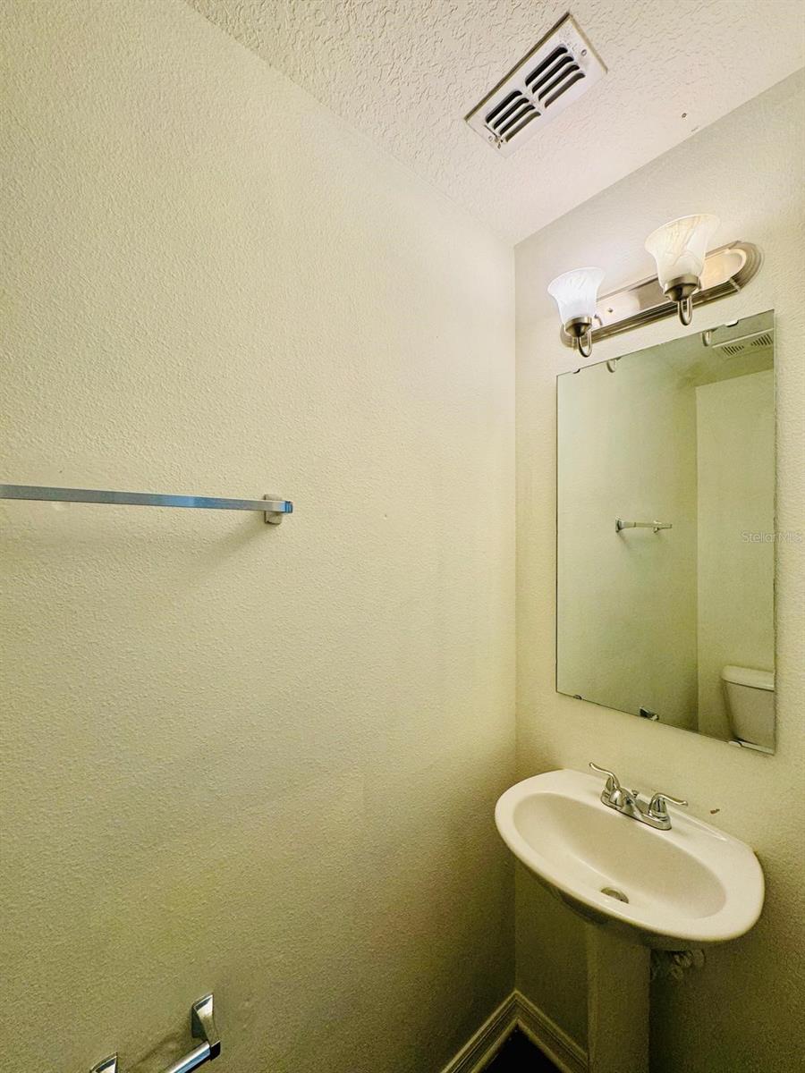ASHBURN SQUARE TWNHMS - Residential Lease