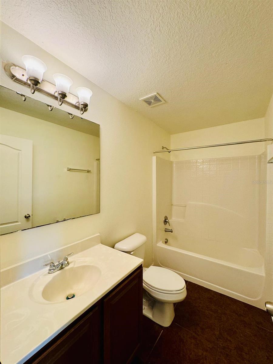 ASHBURN SQUARE TWNHMS - Residential Lease