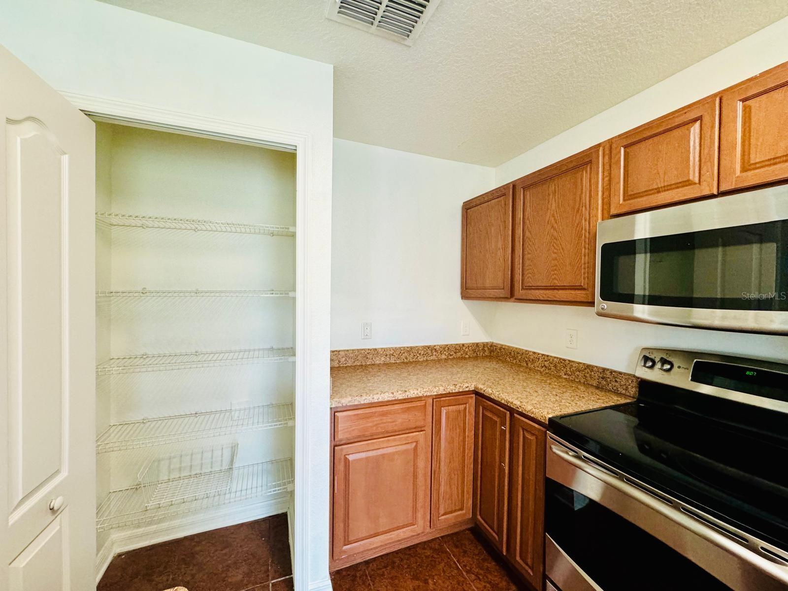 ASHBURN SQUARE TWNHMS - Residential Lease