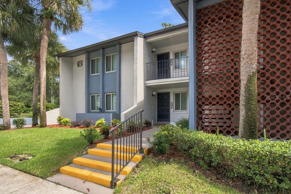 Photo of 12 Escondido Circle #114, Altamonte Springs, FL 32701 (MLS # O6449320)