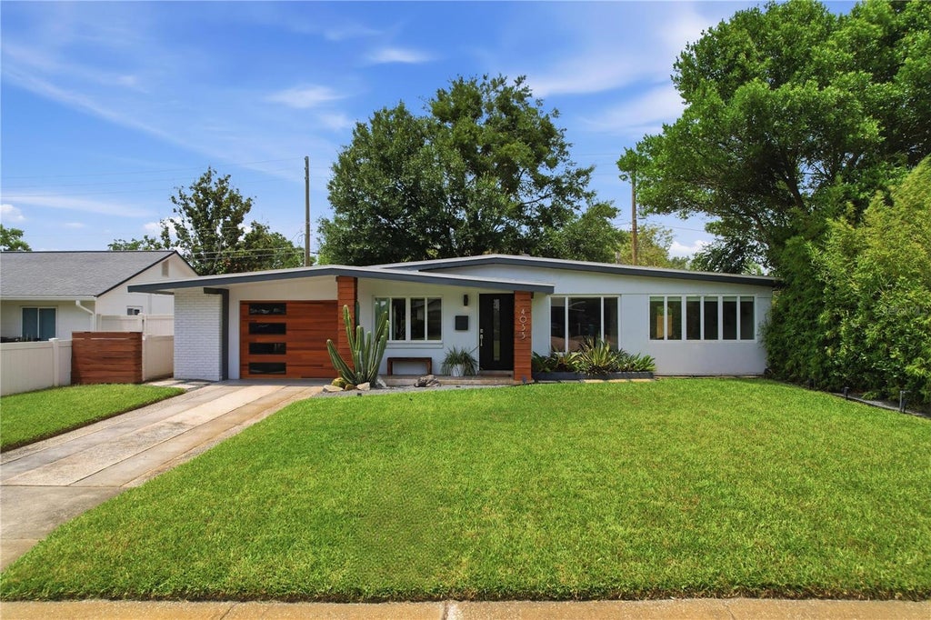Photo of 4033 Ibis Drive, Orlando, FL 32803 (MLS # O6413734)