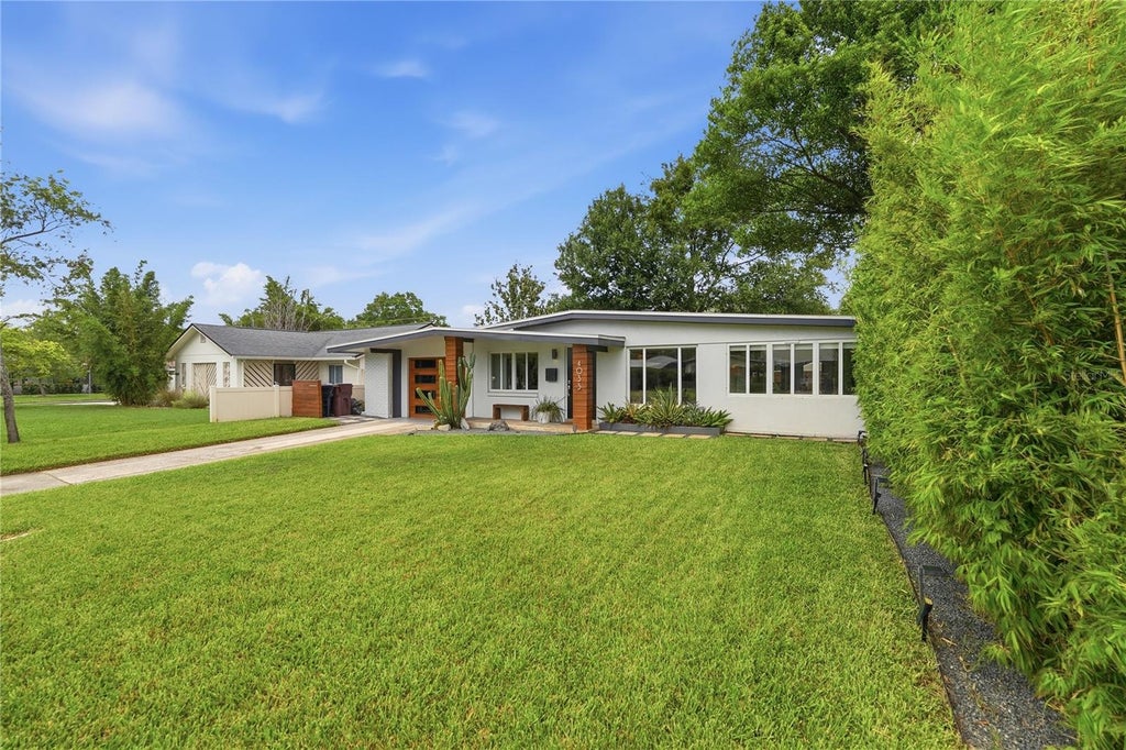 Photo of 4033 Ibis Drive, Orlando, FL 32803 (MLS # O6413734)