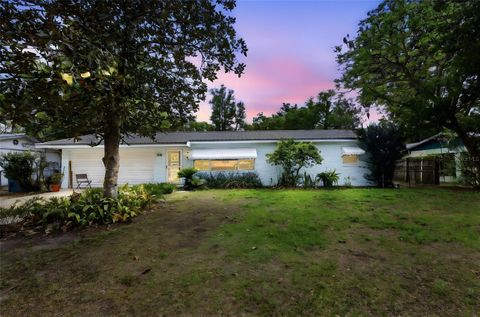 Photo of 1410 W Chelsea Avenue, Deland, FL 32720 (MLS # V4948196)