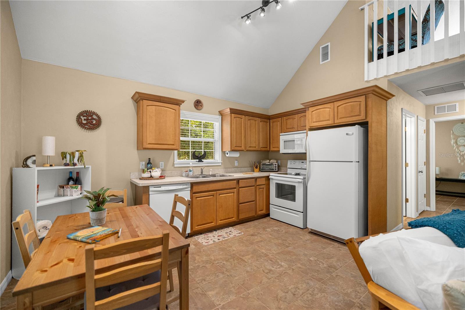 ICHETUCKNEE WILDERNESS - Residential