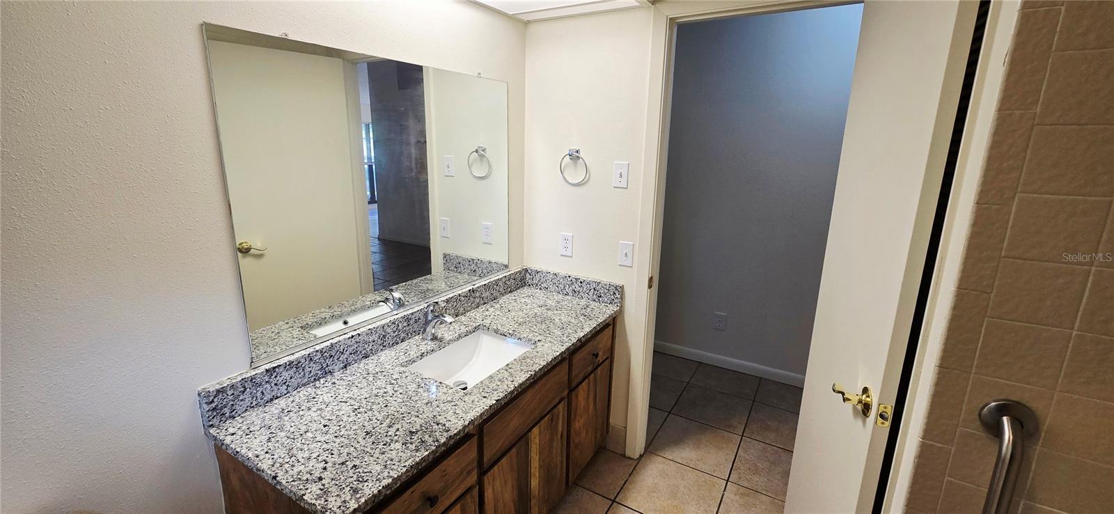 WOODLAND HILLS - Residential