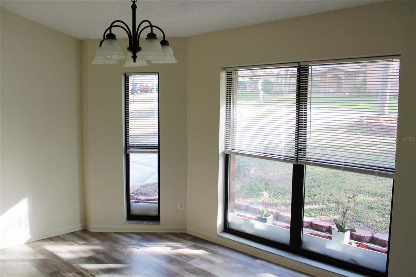 WOODLAND HILLS - Residential