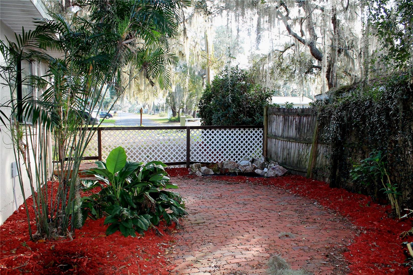 WOODLAND HILLS - Residential